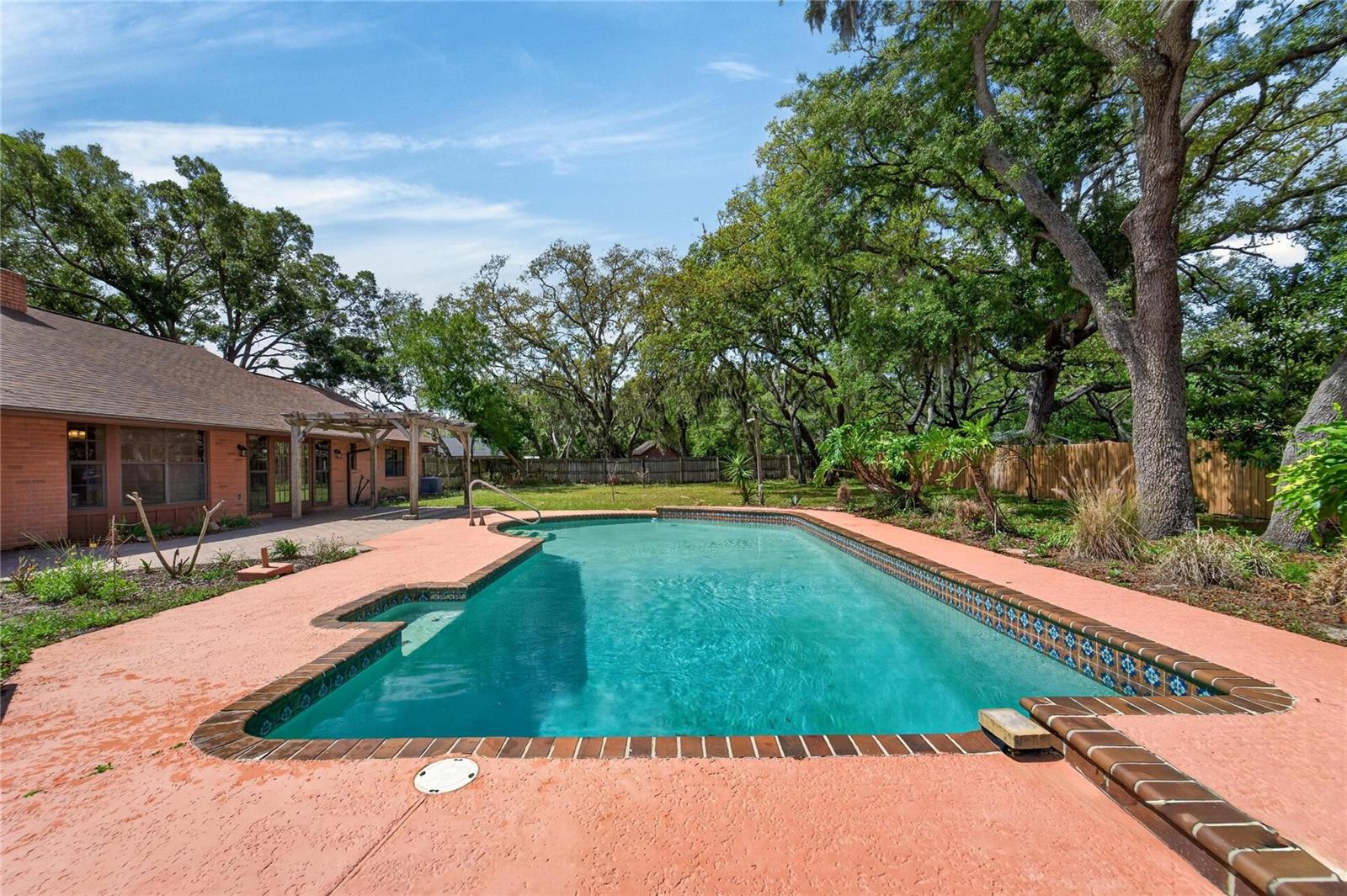 Listing photo id 4 for 12506 Shadow Run Boulevard