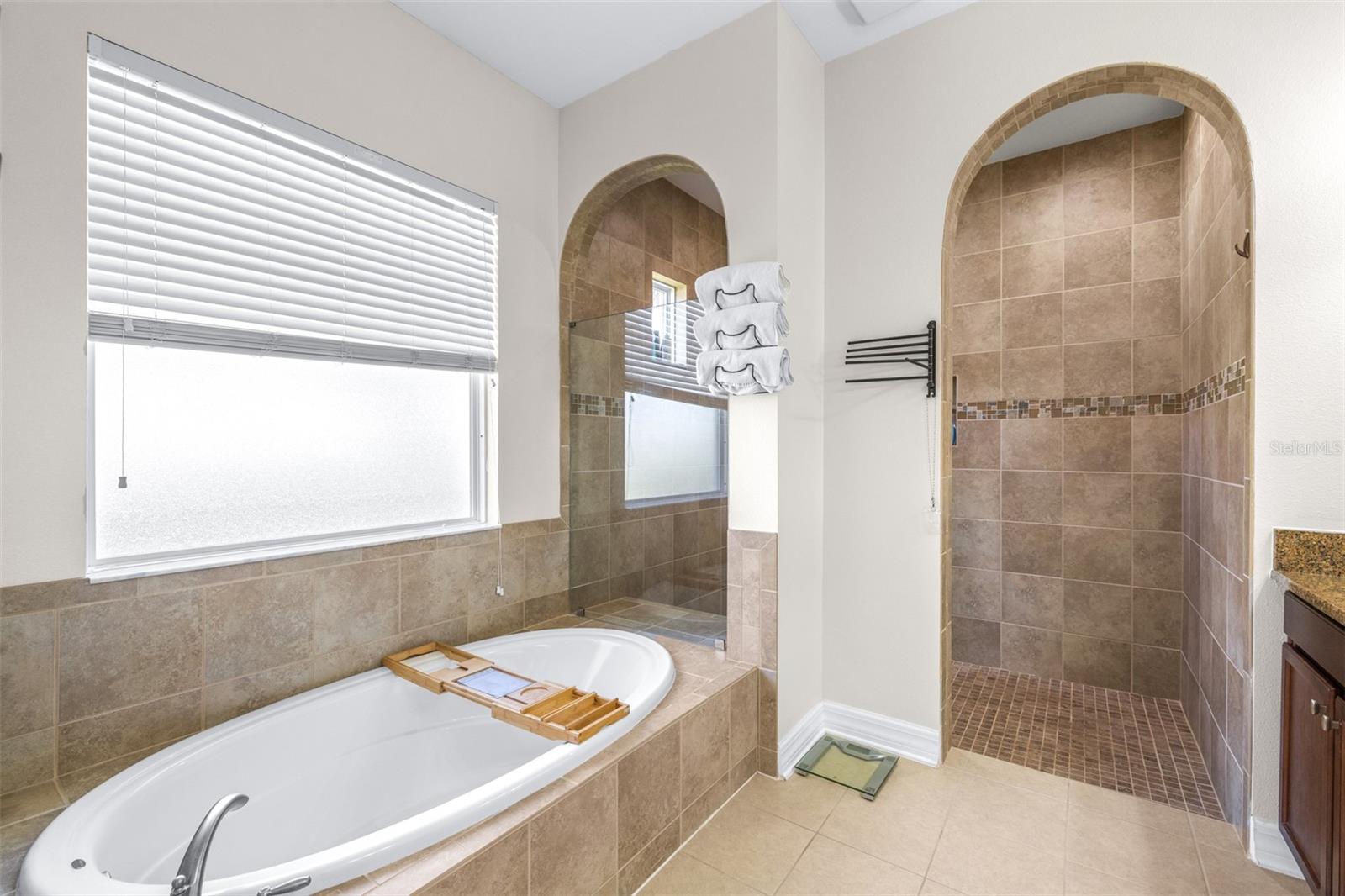 Image 28 of 67 For 2397 Gwynhurst Boulevard