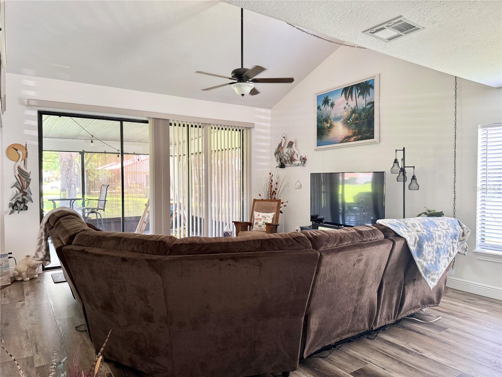 Image 10 of 40 For 207 Granada Court N