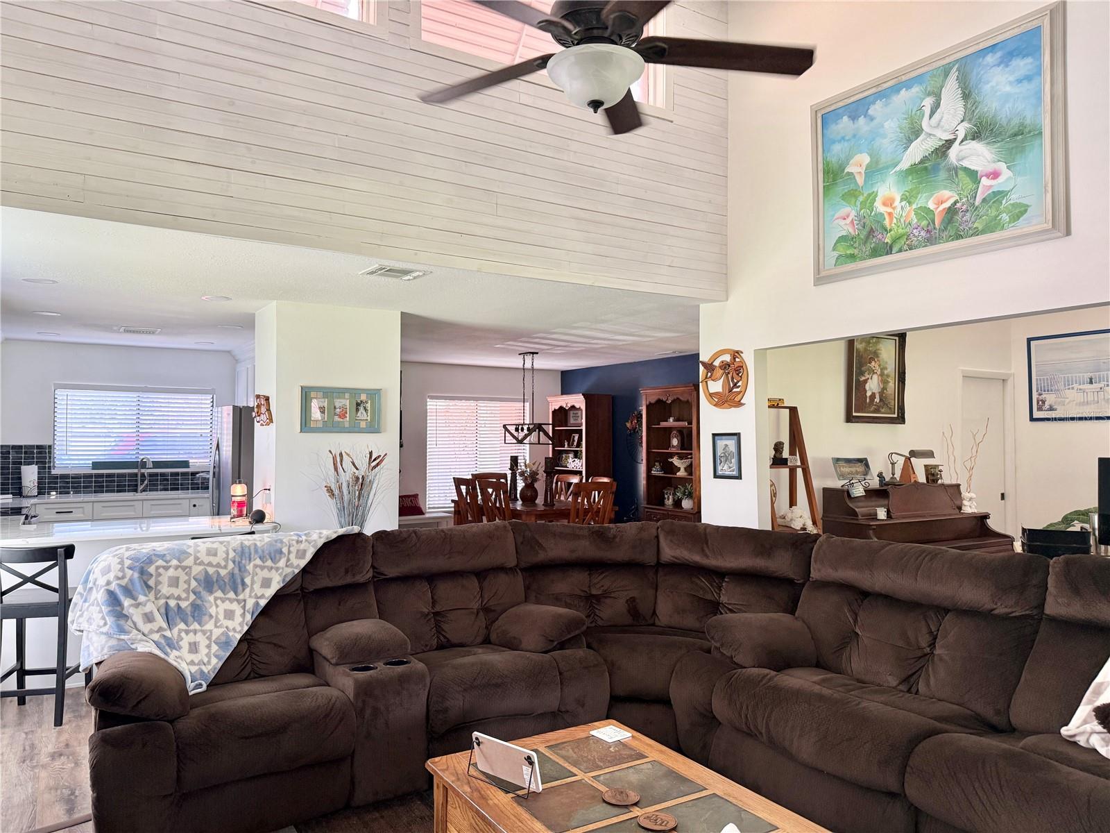 Image 12 of 40 For 207 Granada Court N