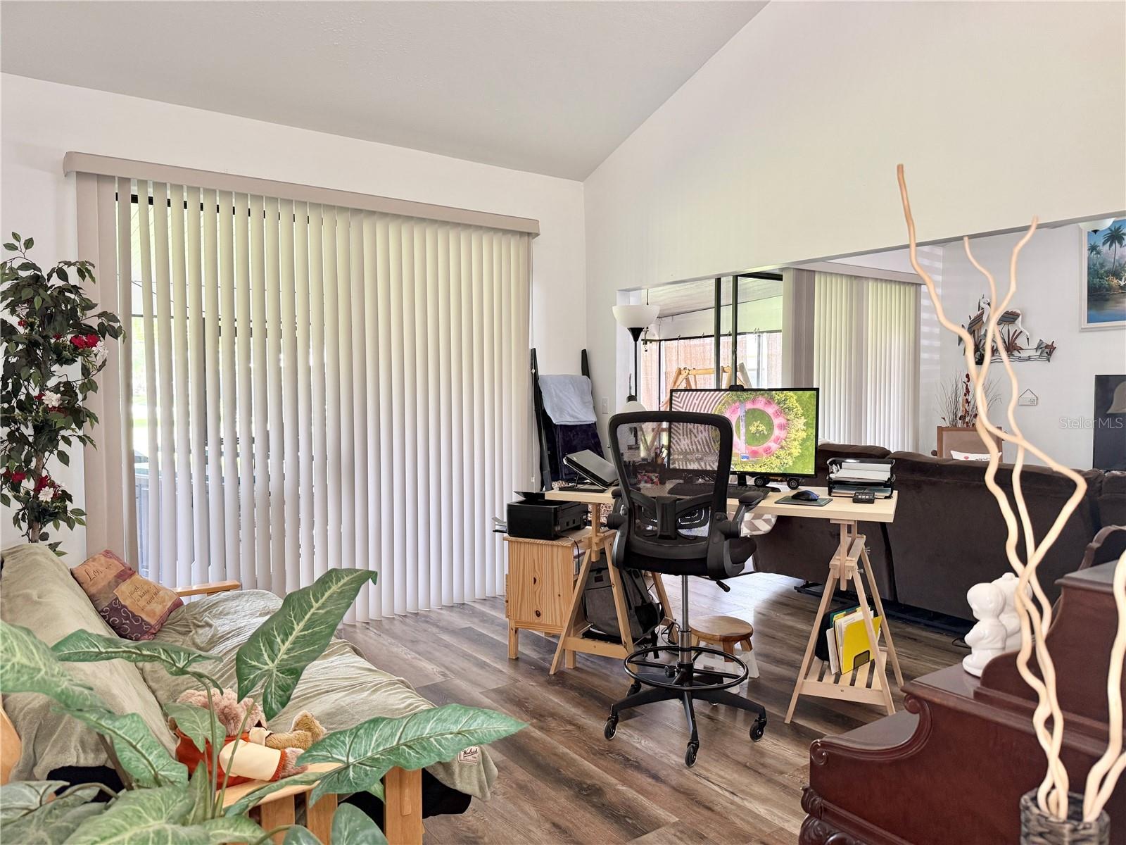 Image 14 of 40 For 207 Granada Court N