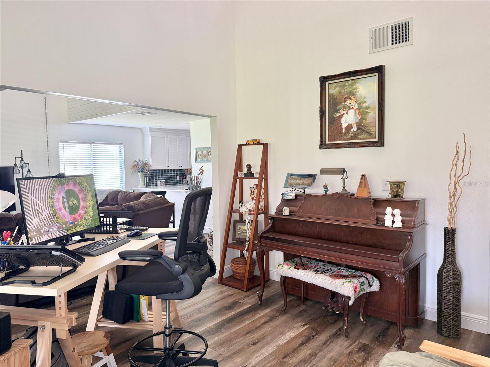 Image 16 of 40 For 207 Granada Court N