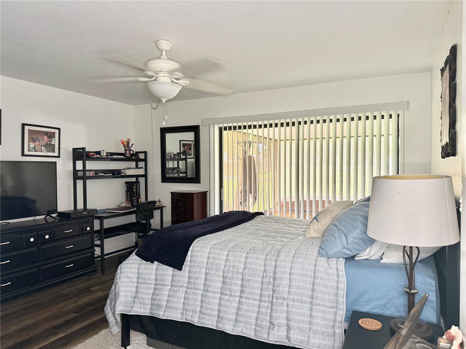 Image 17 of 40 For 207 Granada Court N