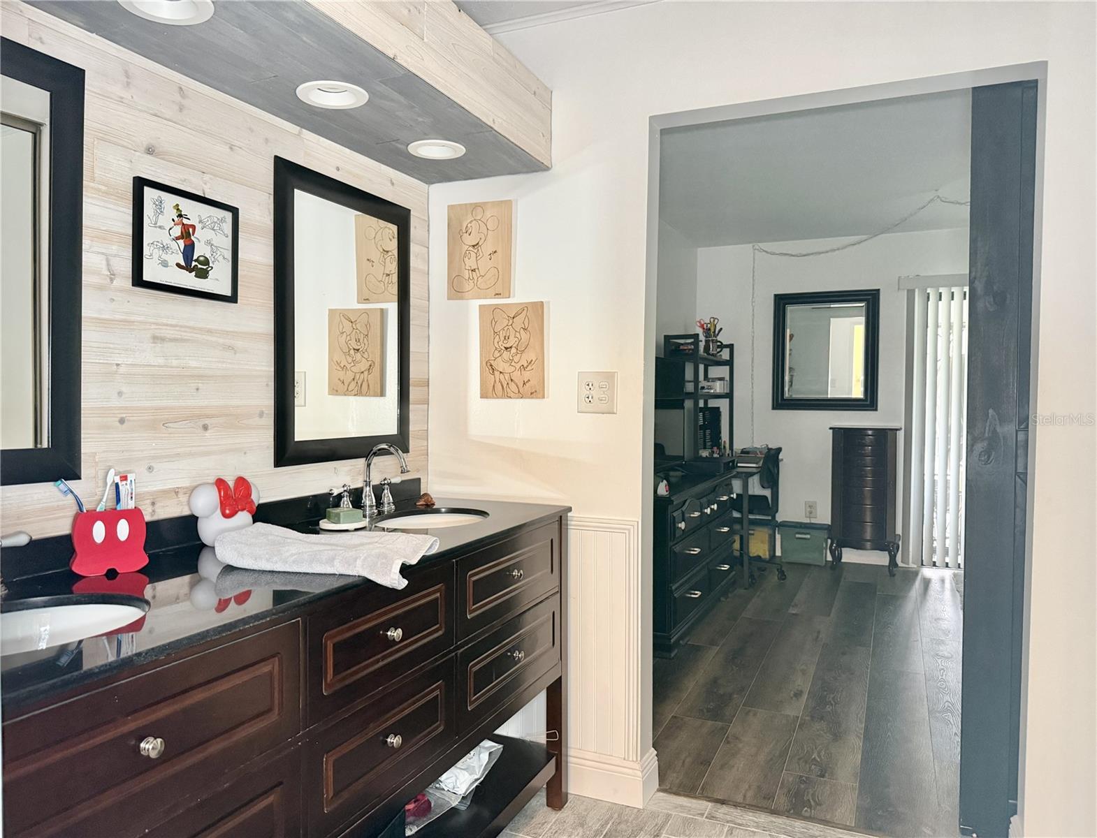 Image 22 of 40 For 207 Granada Court N