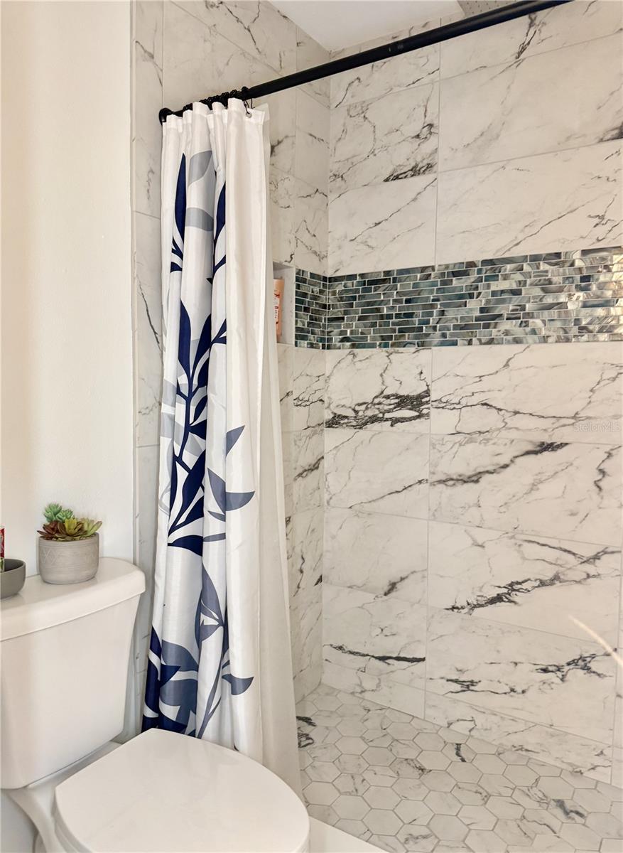 Image 26 of 40 For 207 Granada Court N