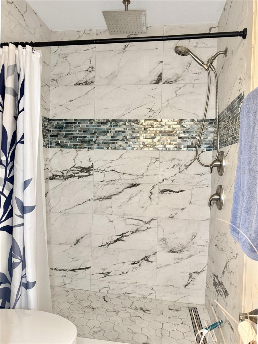 Image 27 of 40 For 207 Granada Court N