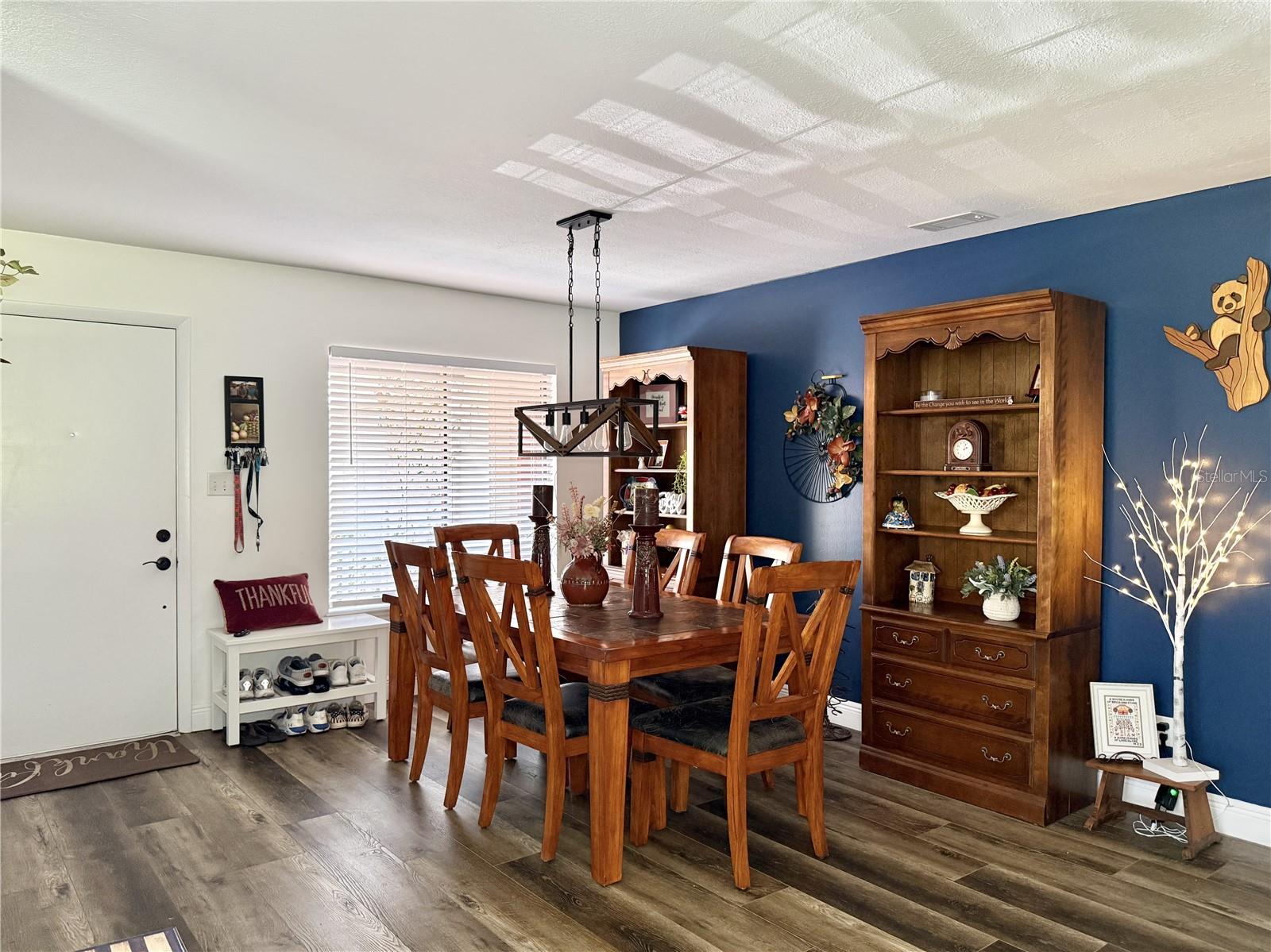 Image 4 of 40 For 207 Granada Court N