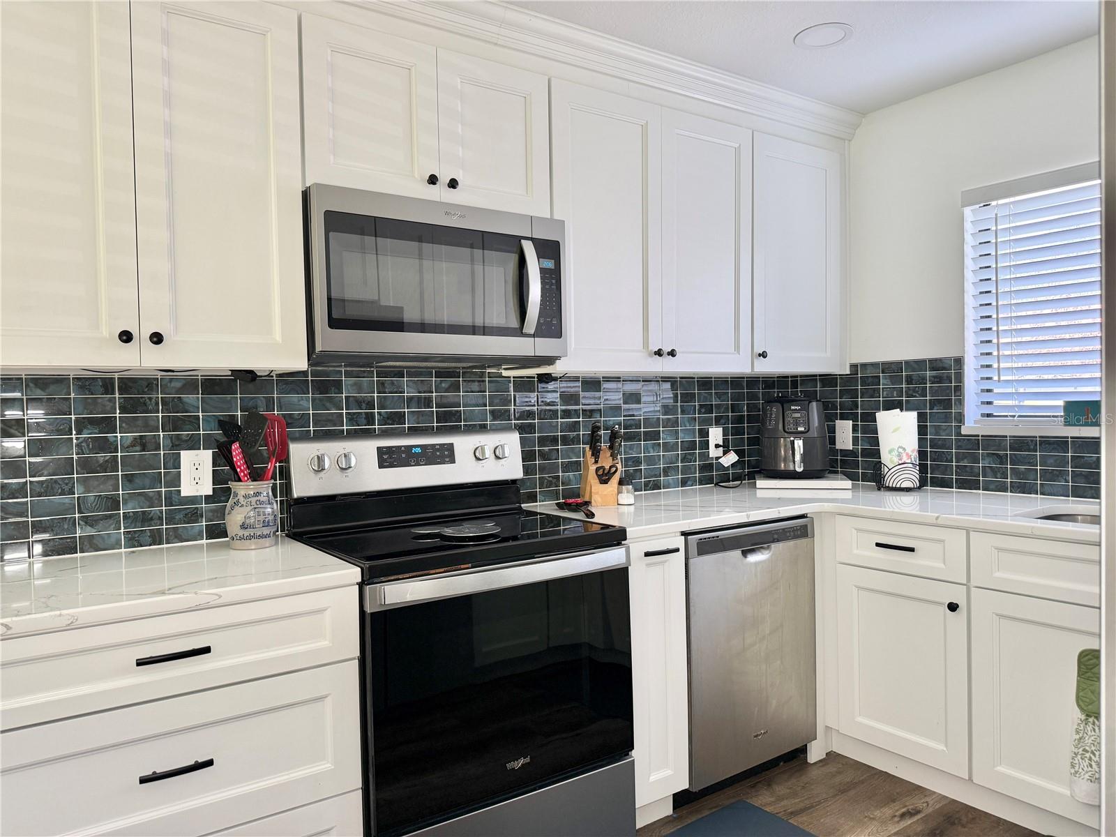 Image 6 of 40 For 207 Granada Court N