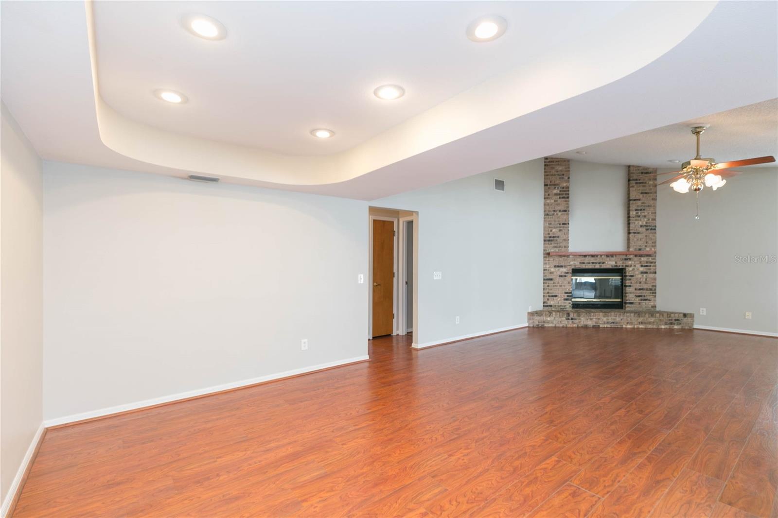 Image 13 of 40 For 2528 Brimhollow Drive