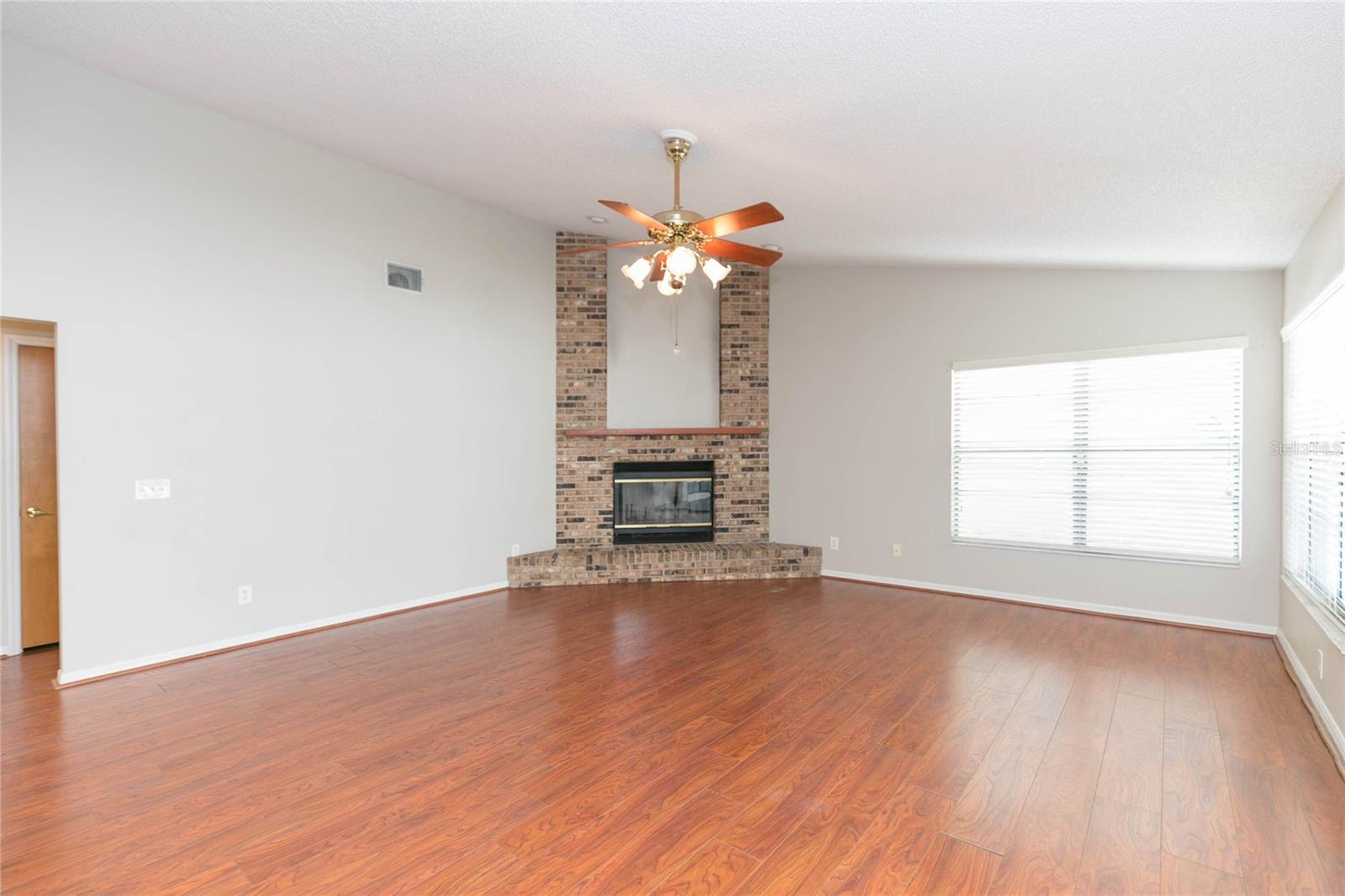 Image 15 of 40 For 2528 Brimhollow Drive