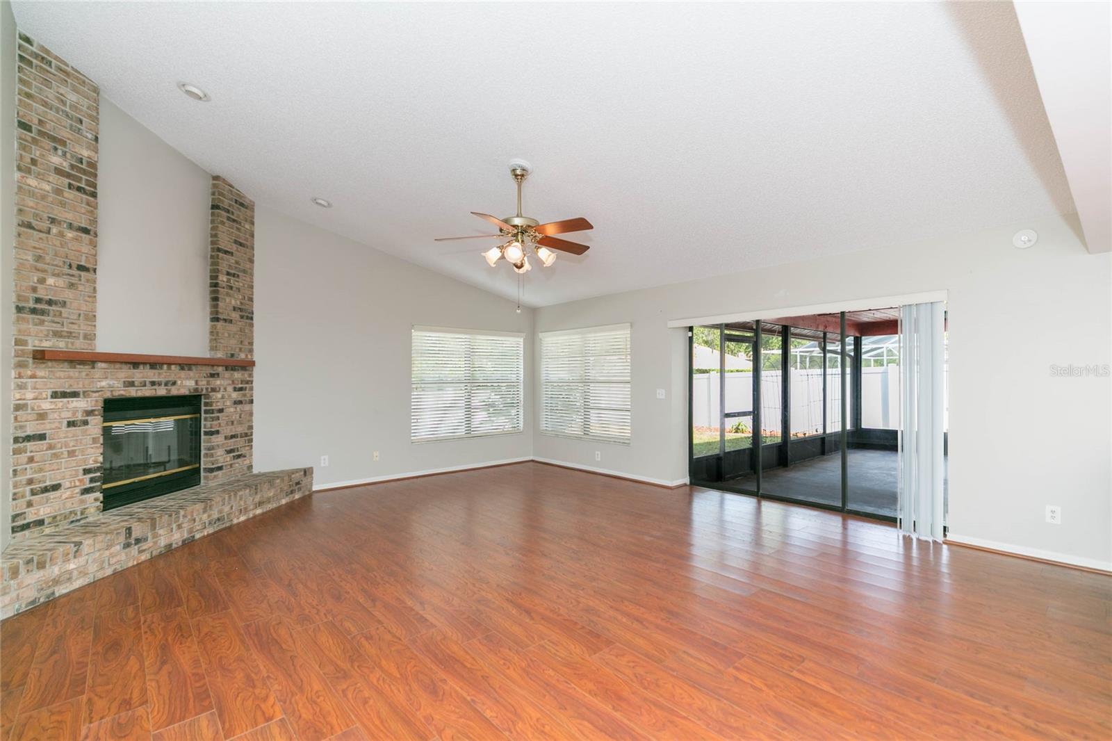 Image 16 of 40 For 2528 Brimhollow Drive