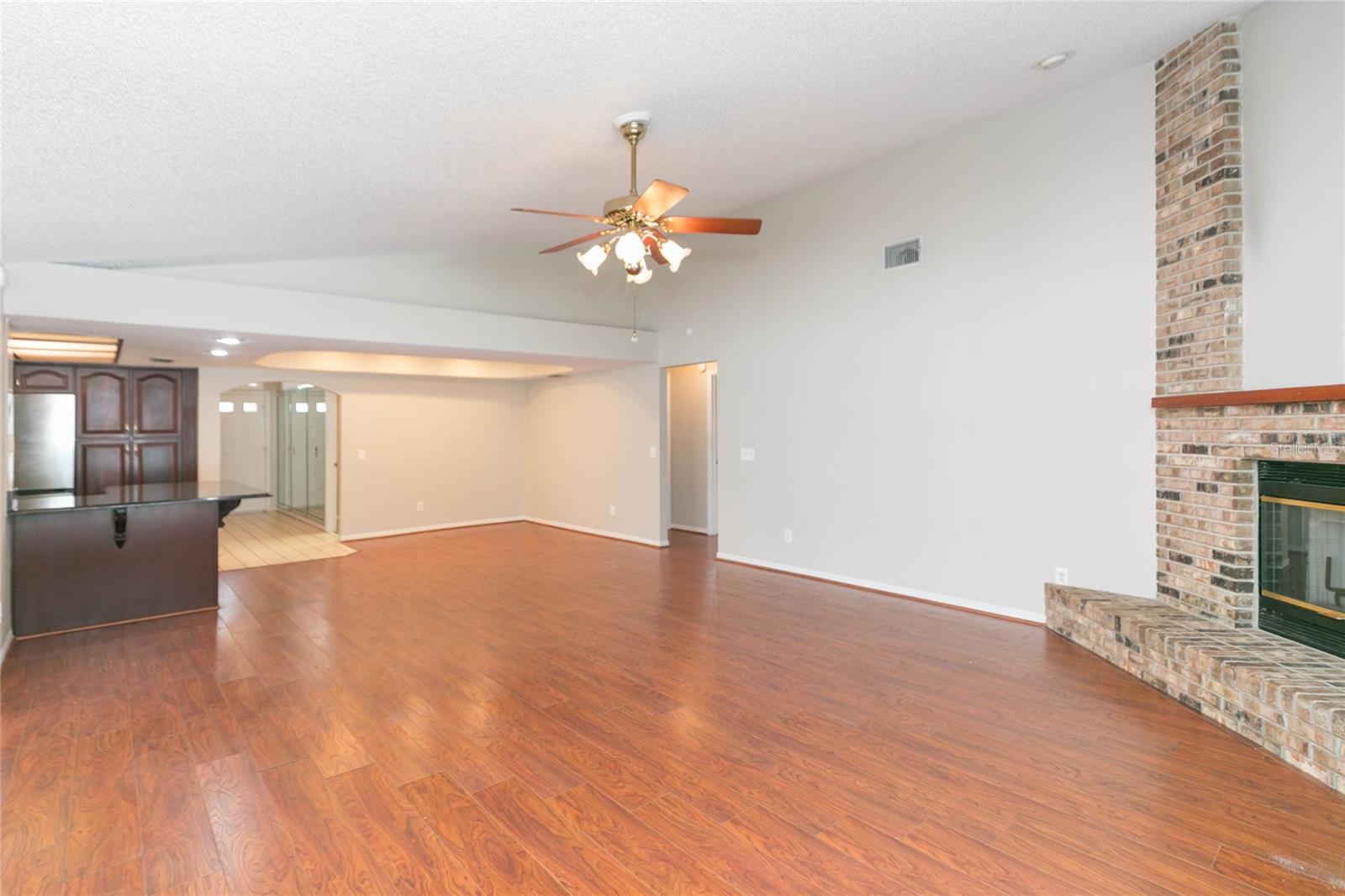 Image 18 of 40 For 2528 Brimhollow Drive