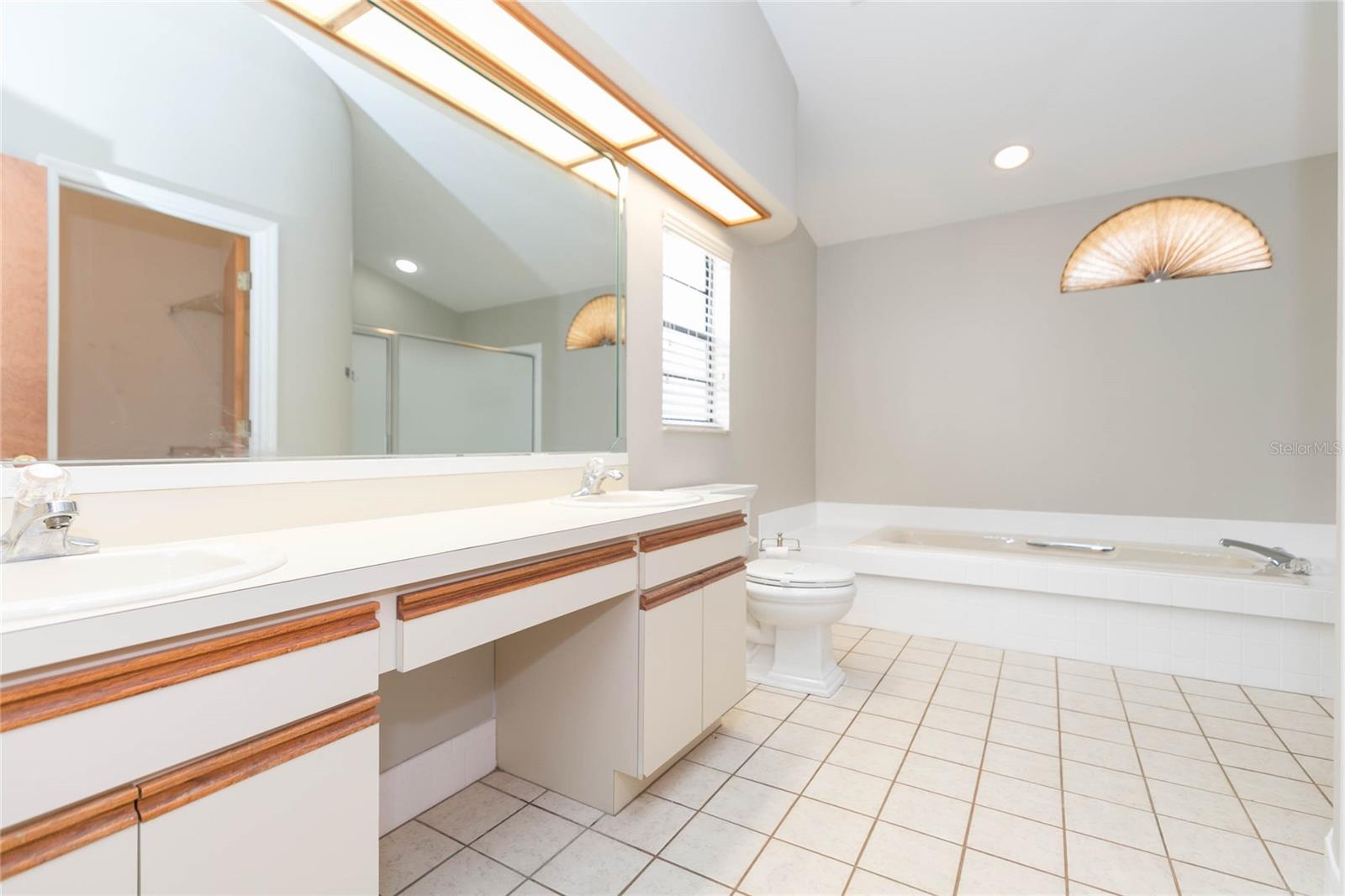 Image 26 of 40 For 2528 Brimhollow Drive