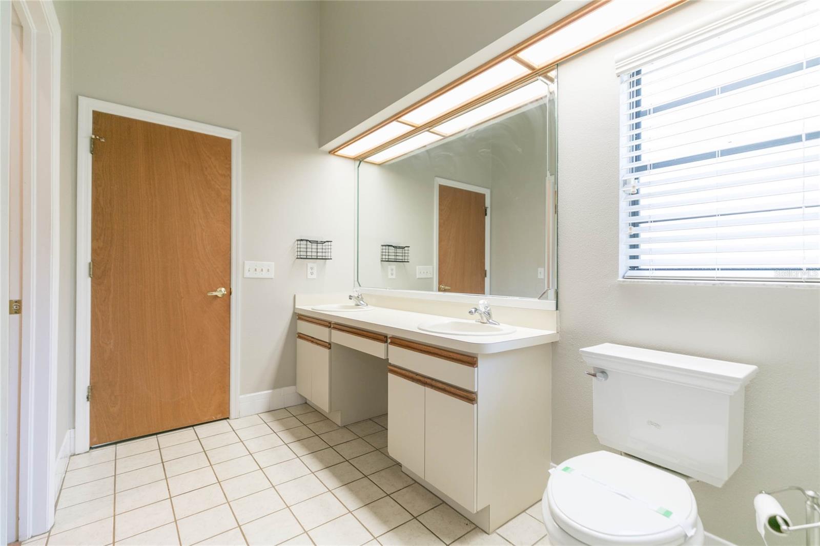 Image 28 of 40 For 2528 Brimhollow Drive