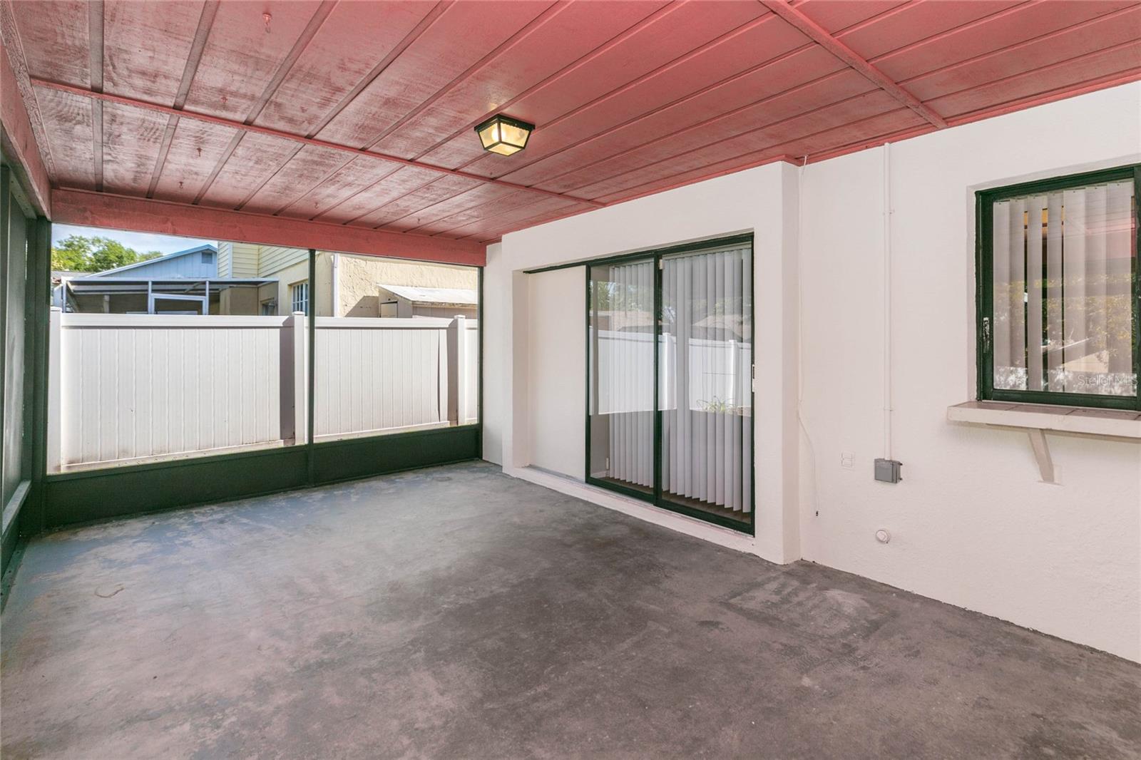 Image 32 of 40 For 2528 Brimhollow Drive