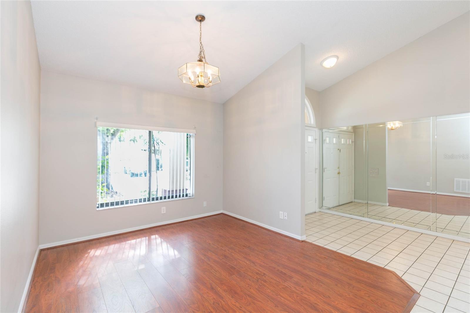 Image 6 of 40 For 2528 Brimhollow Drive