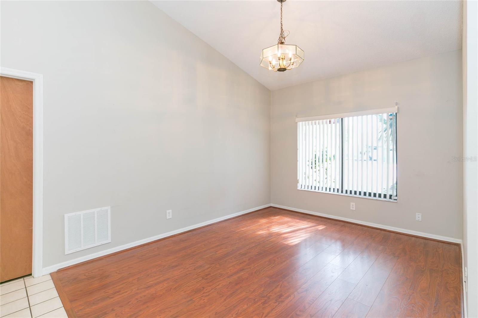 Image 7 of 40 For 2528 Brimhollow Drive