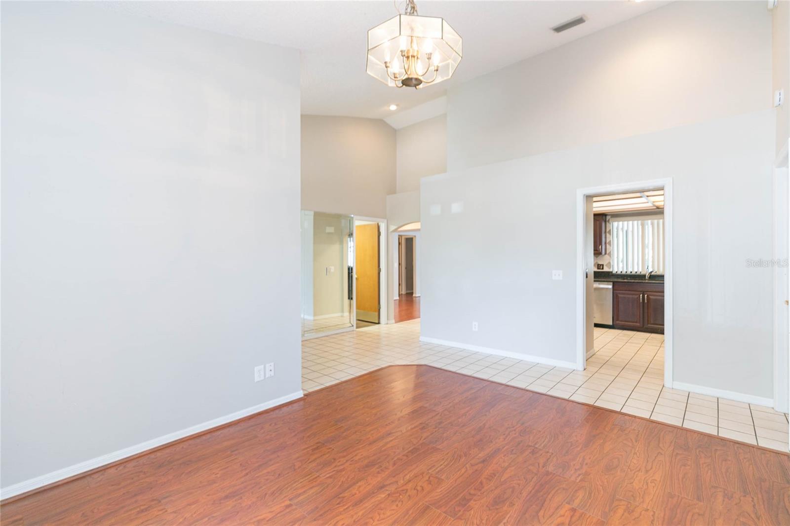 Image 8 of 40 For 2528 Brimhollow Drive