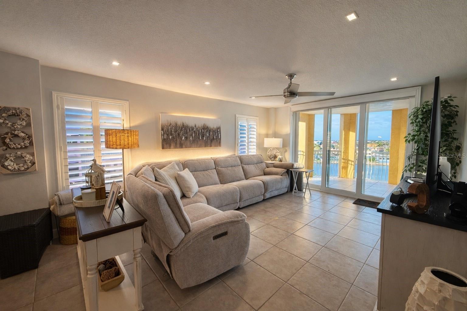 Image 12 of 33 For 5353 Gulf Boulevard A404