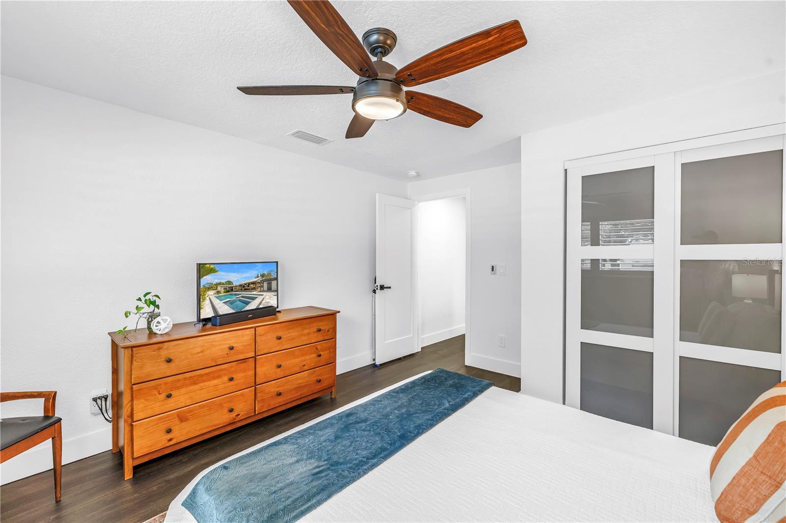 Image 11 of 73 For 7218 Park Street S