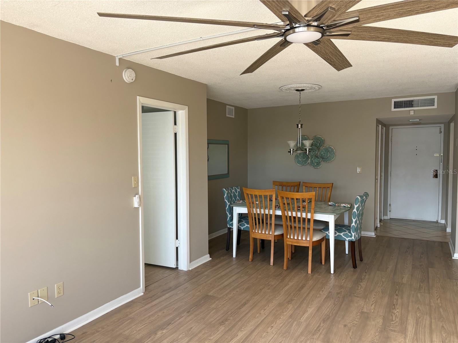 Image 19 of 42 For 5220 Brittany Drive S 501