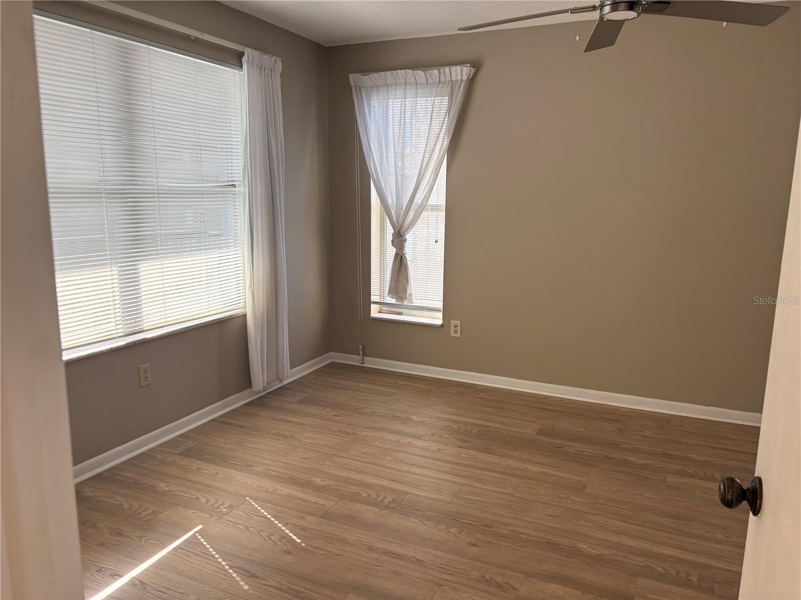 Image 21 of 42 For 5220 Brittany Drive S 501