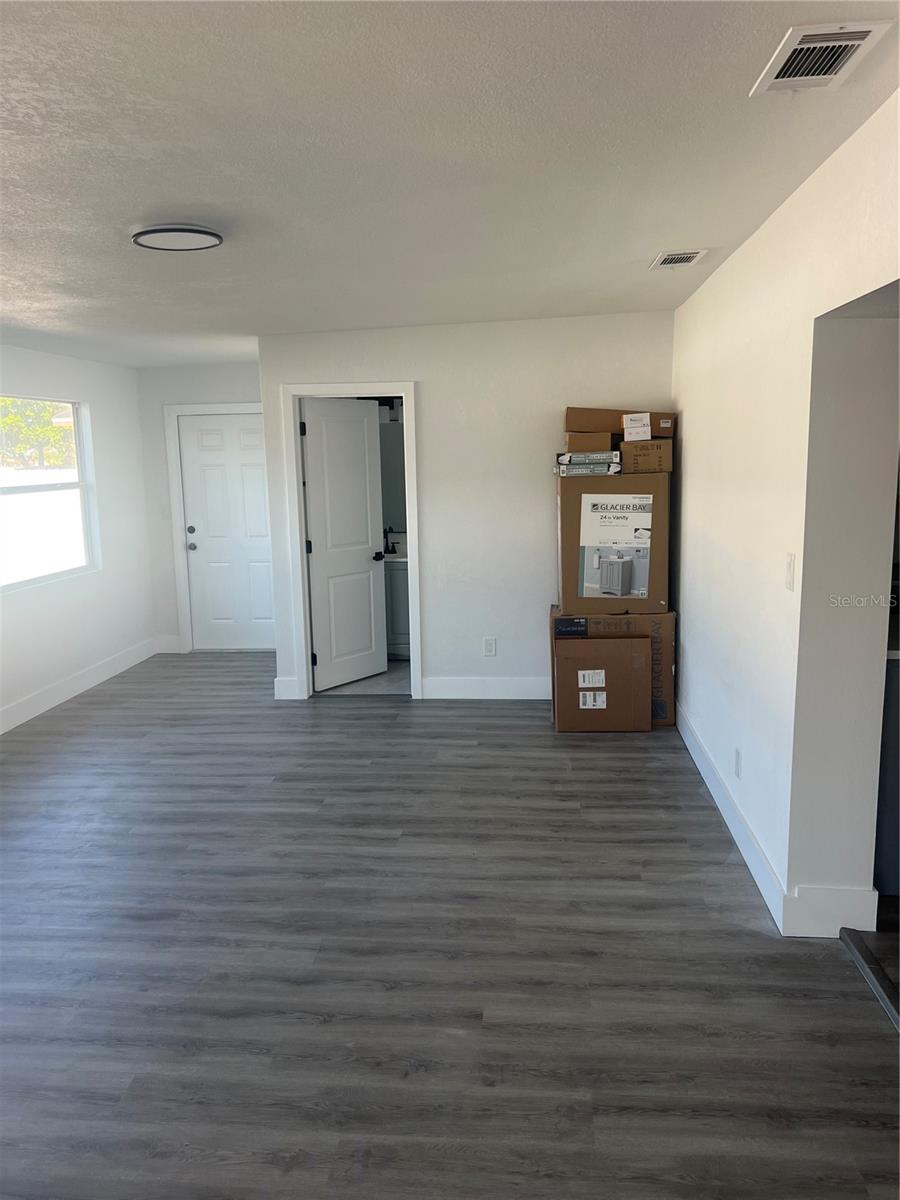 Image 13 of 39 For 4075 38th Avenue N