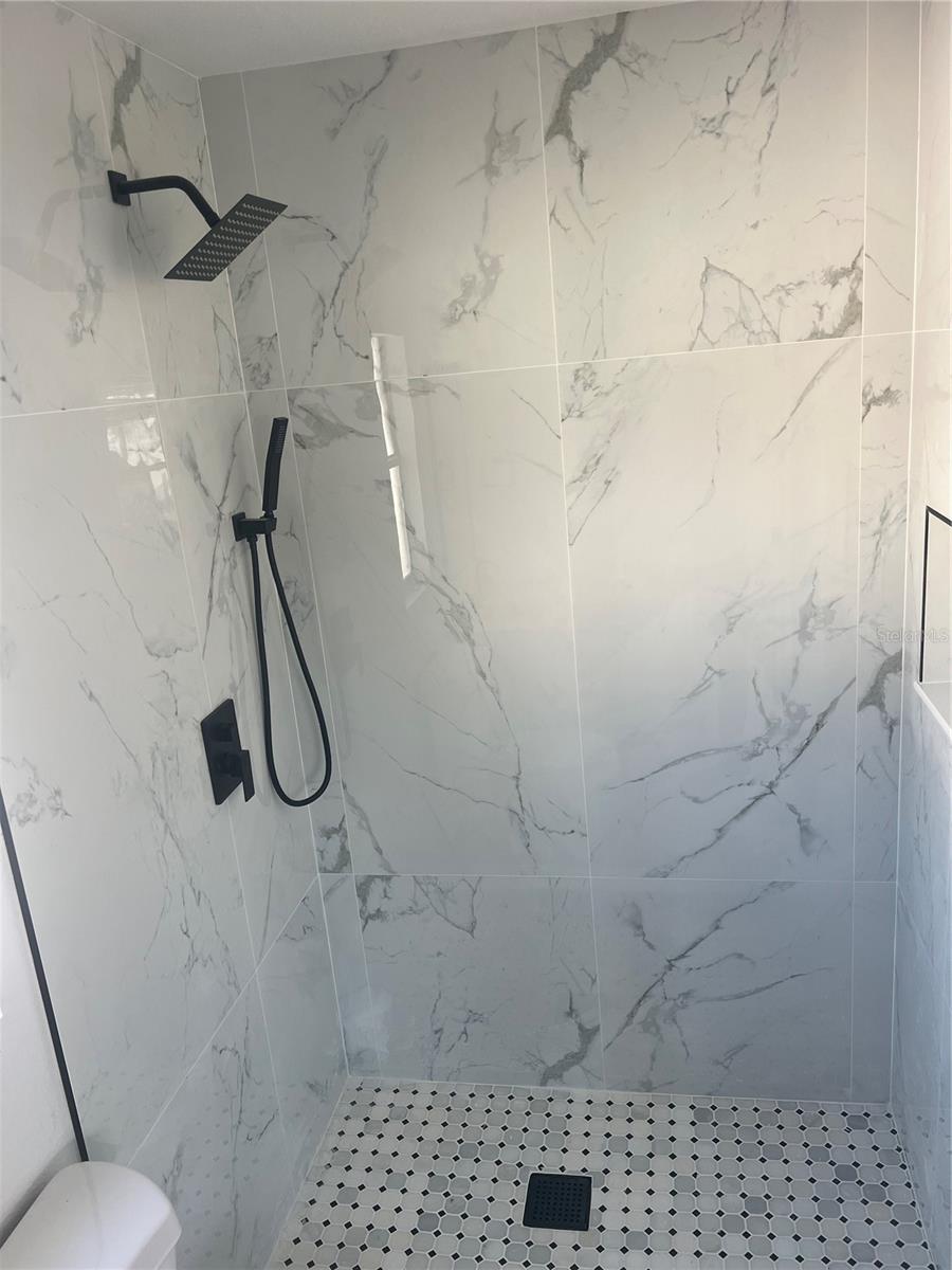 Image 14 of 39 For 4075 38th Avenue N