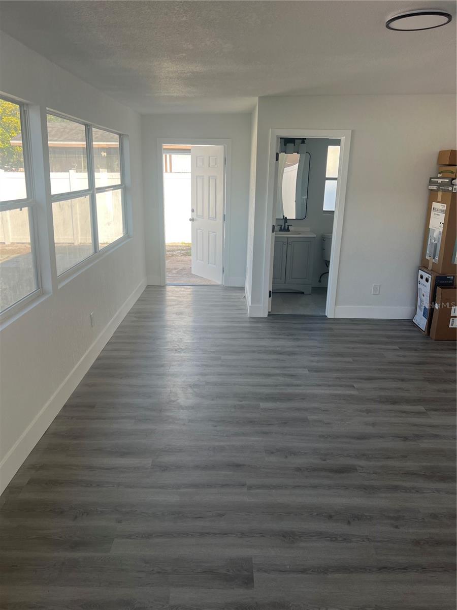 Image 16 of 39 For 4075 38th Avenue N