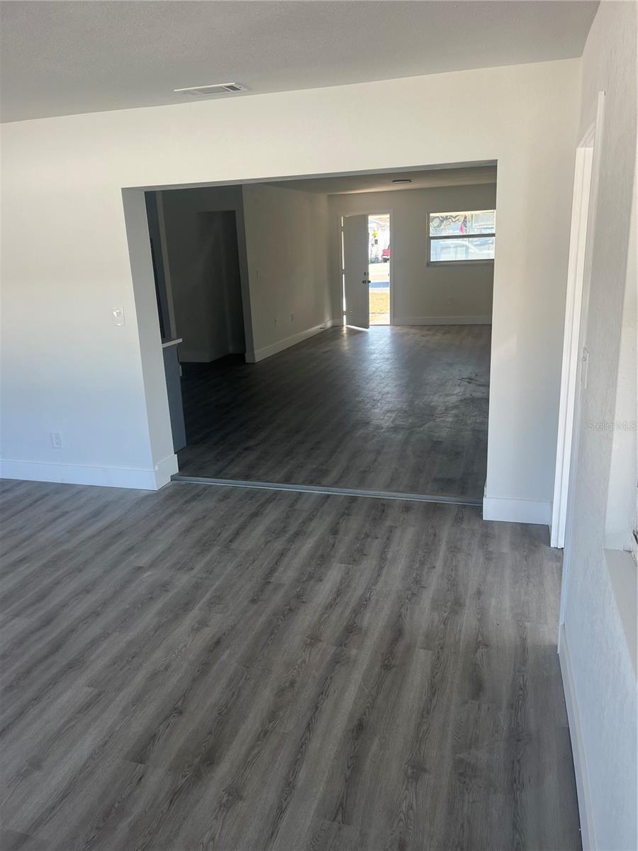 Image 17 of 39 For 4075 38th Avenue N