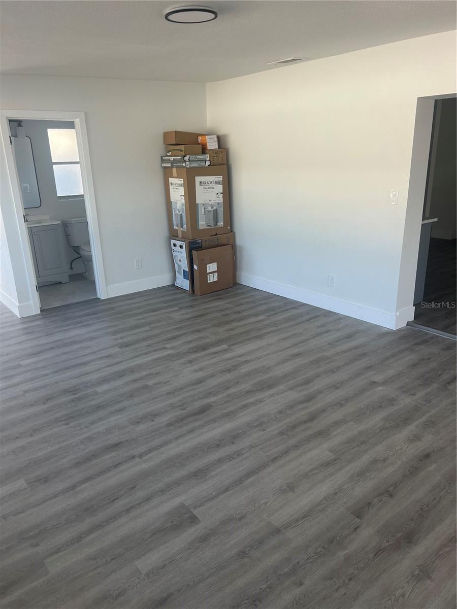 Image 18 of 39 For 4075 38th Avenue N