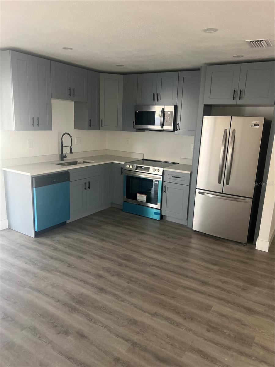 Image 20 of 39 For 4075 38th Avenue N