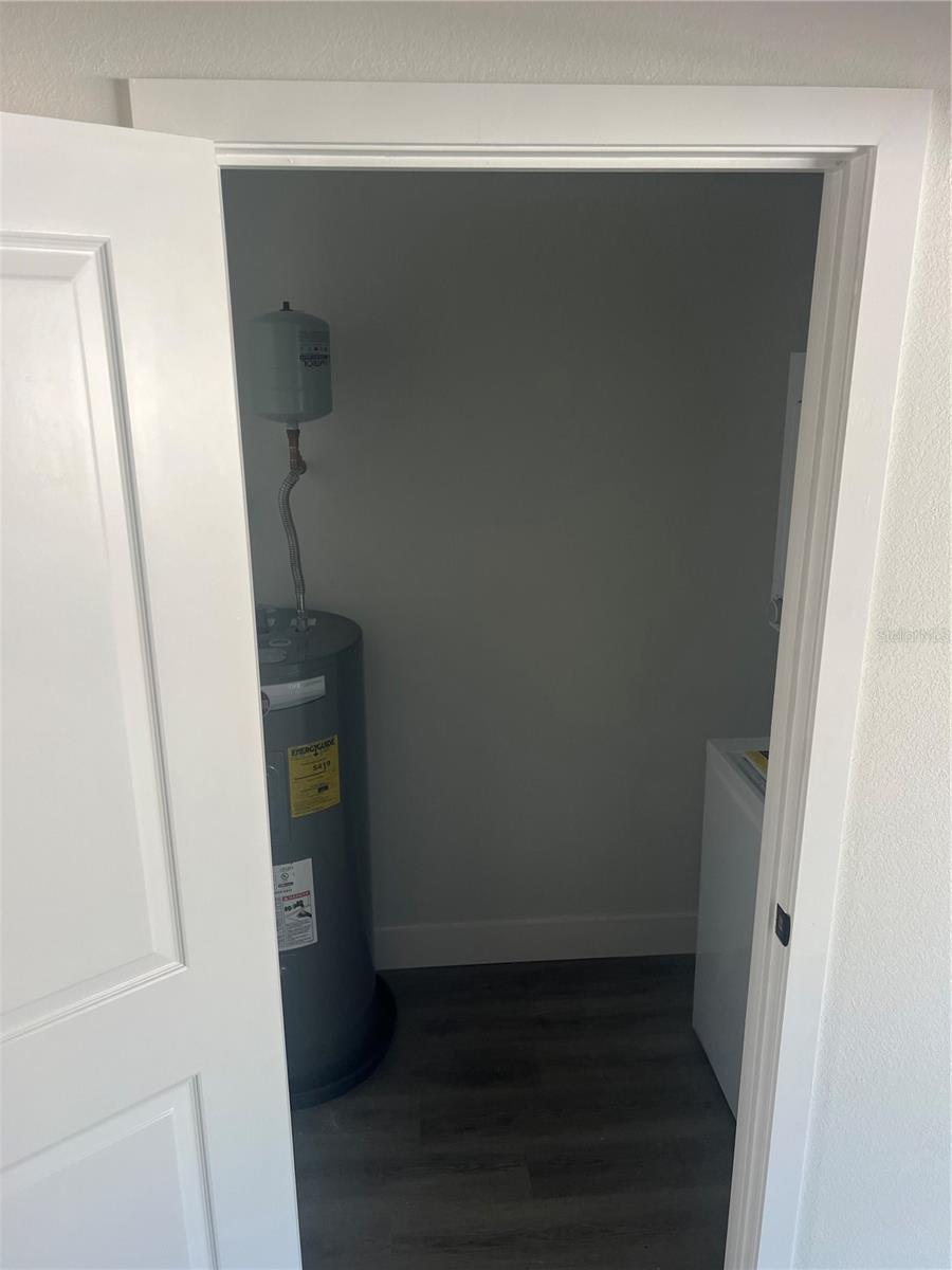 Image 21 of 39 For 4075 38th Avenue N