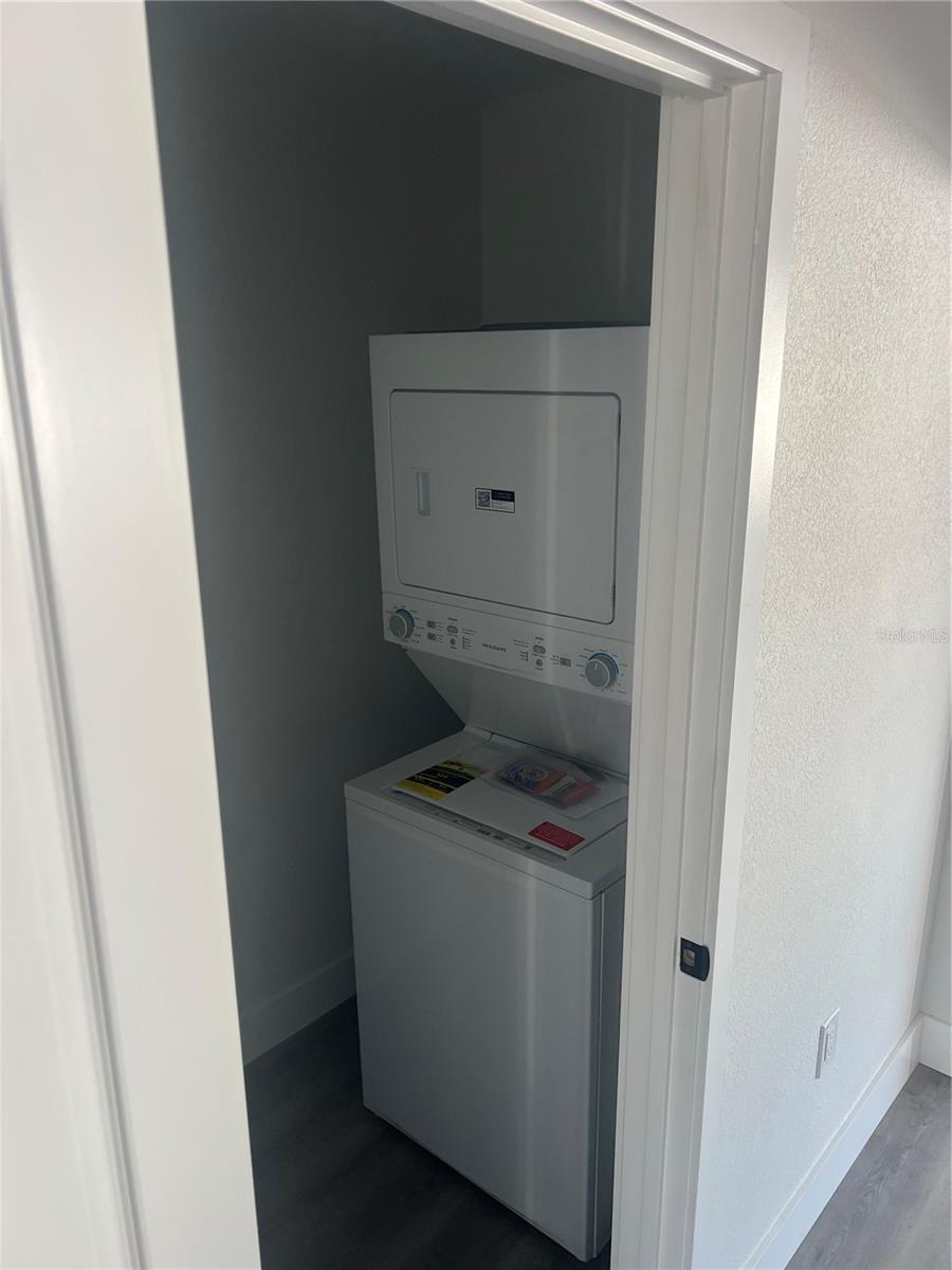 Image 23 of 39 For 4075 38th Avenue N