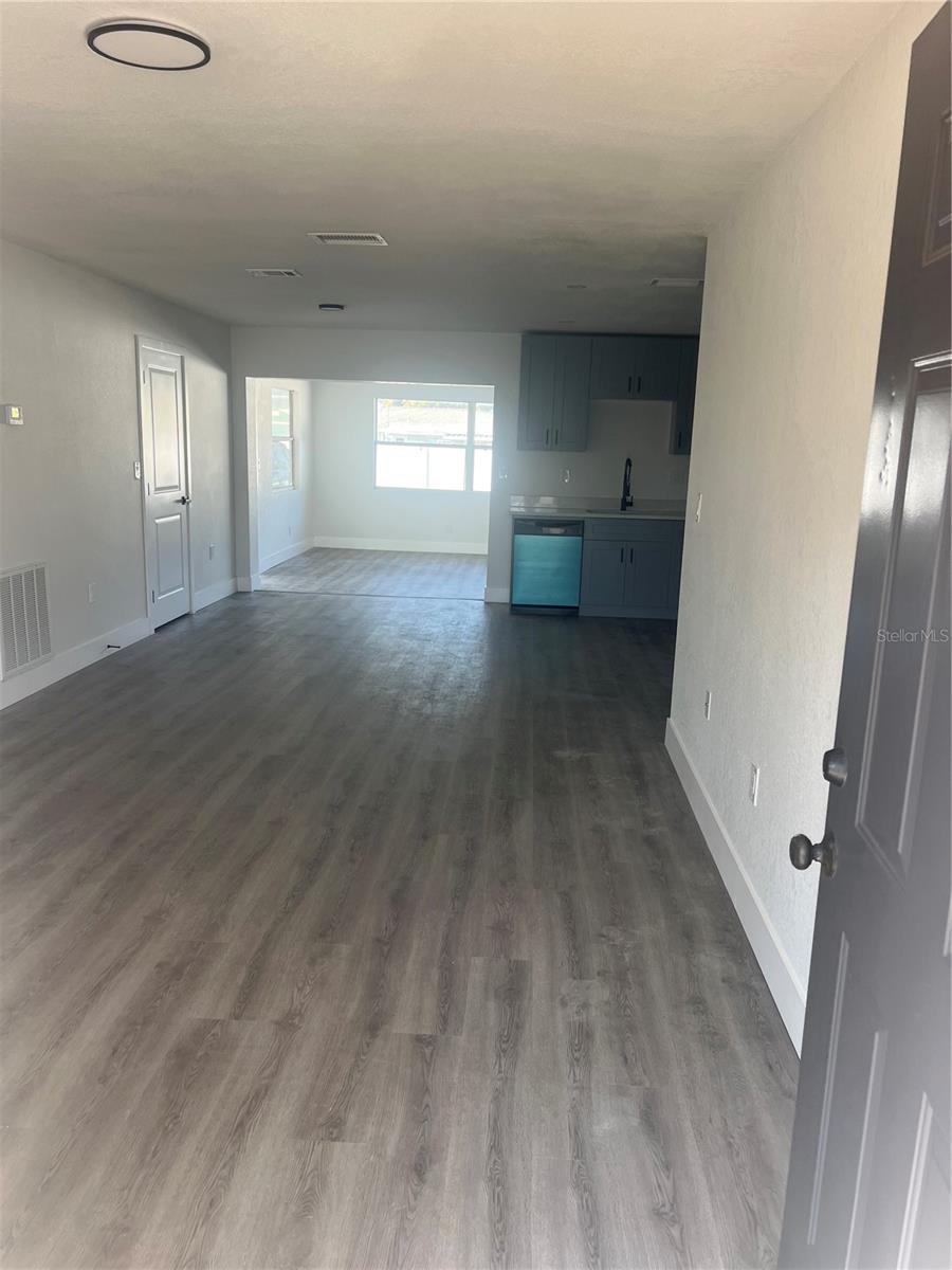 Image 3 of 39 For 4075 38th Avenue N