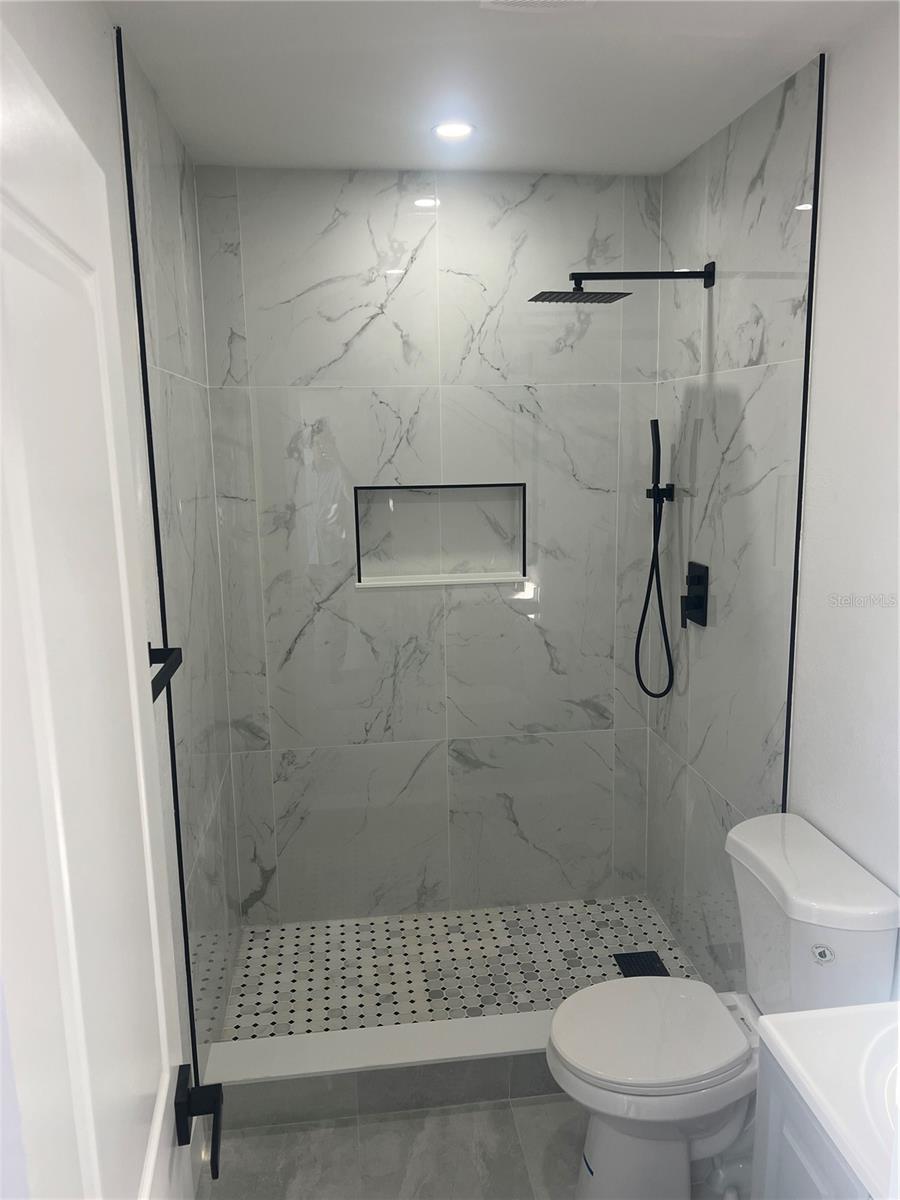 Image 6 of 39 For 4075 38th Avenue N