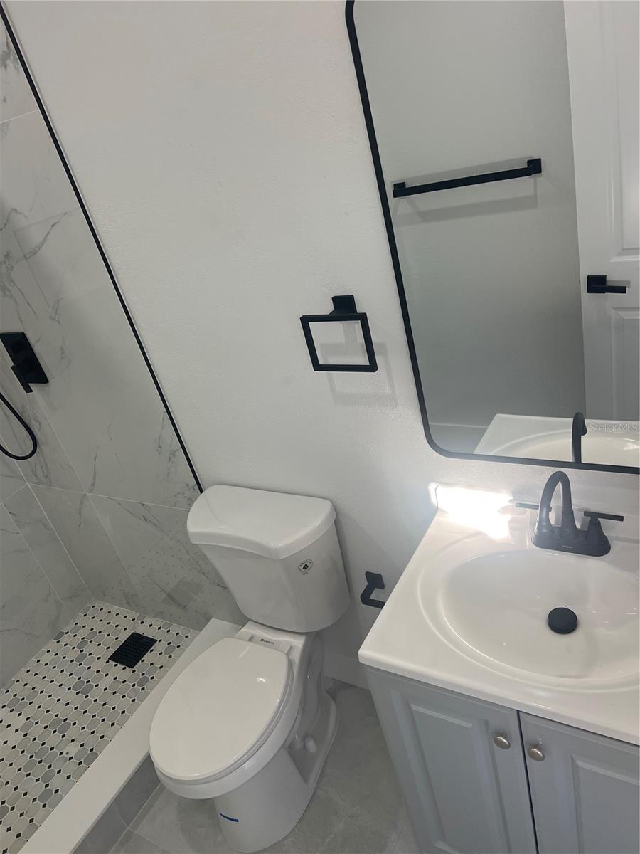 Image 7 of 39 For 4075 38th Avenue N