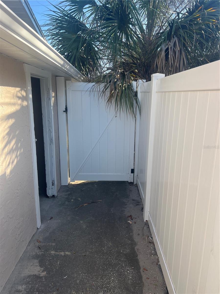 Image 9 of 39 For 4075 38th Avenue N