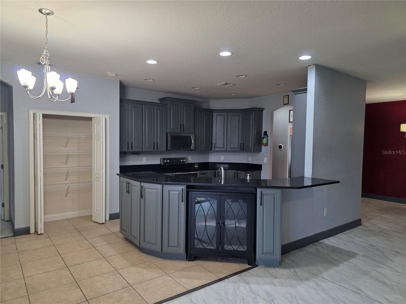 Image 11 of 23 For 2850 Sheldon Street