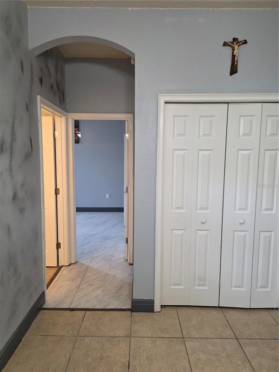 Image 16 of 23 For 2850 Sheldon Street