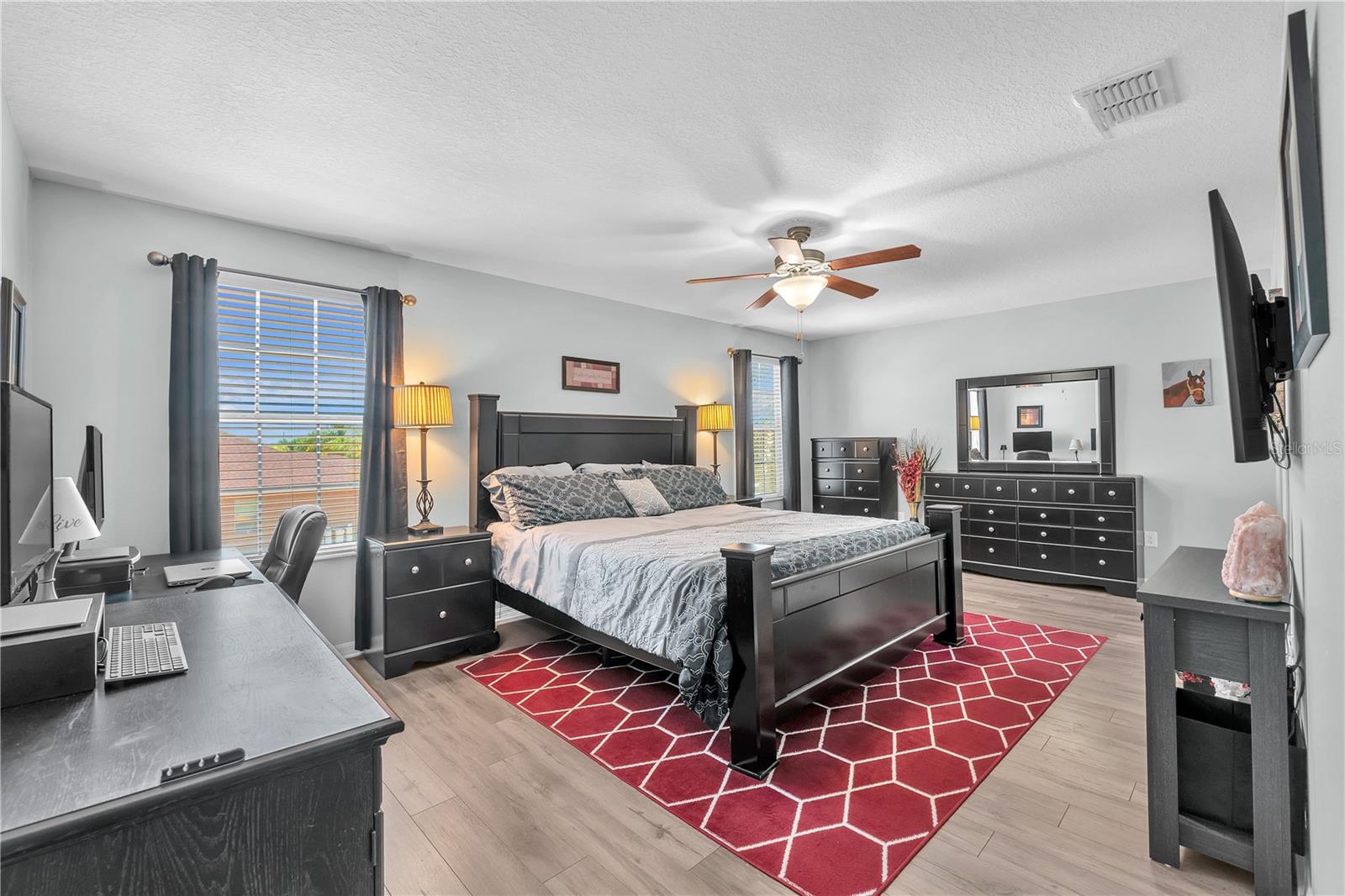 Image 18 of 53 For 10902 Rainbow Pyrite Drive