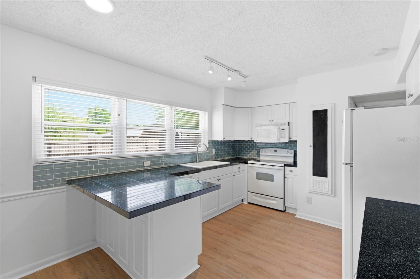 Image 3 of 39 For 1600 Sherwood Street