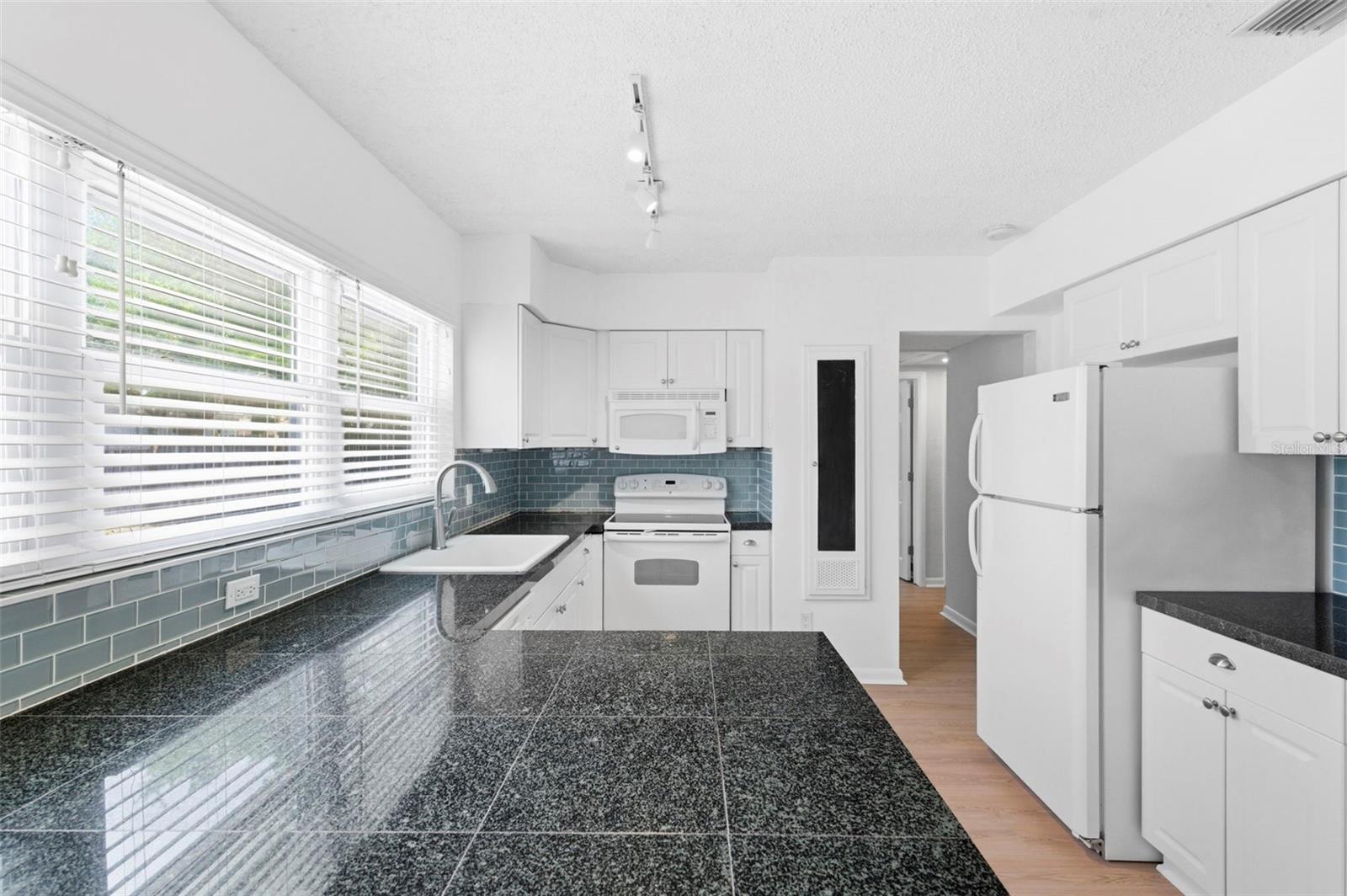 Image 4 of 39 For 1600 Sherwood Street