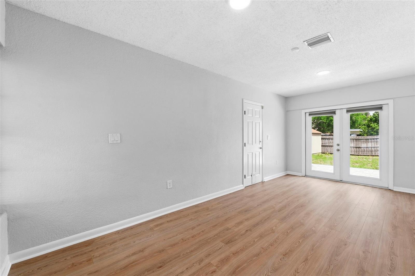 Image 7 of 39 For 1600 Sherwood Street