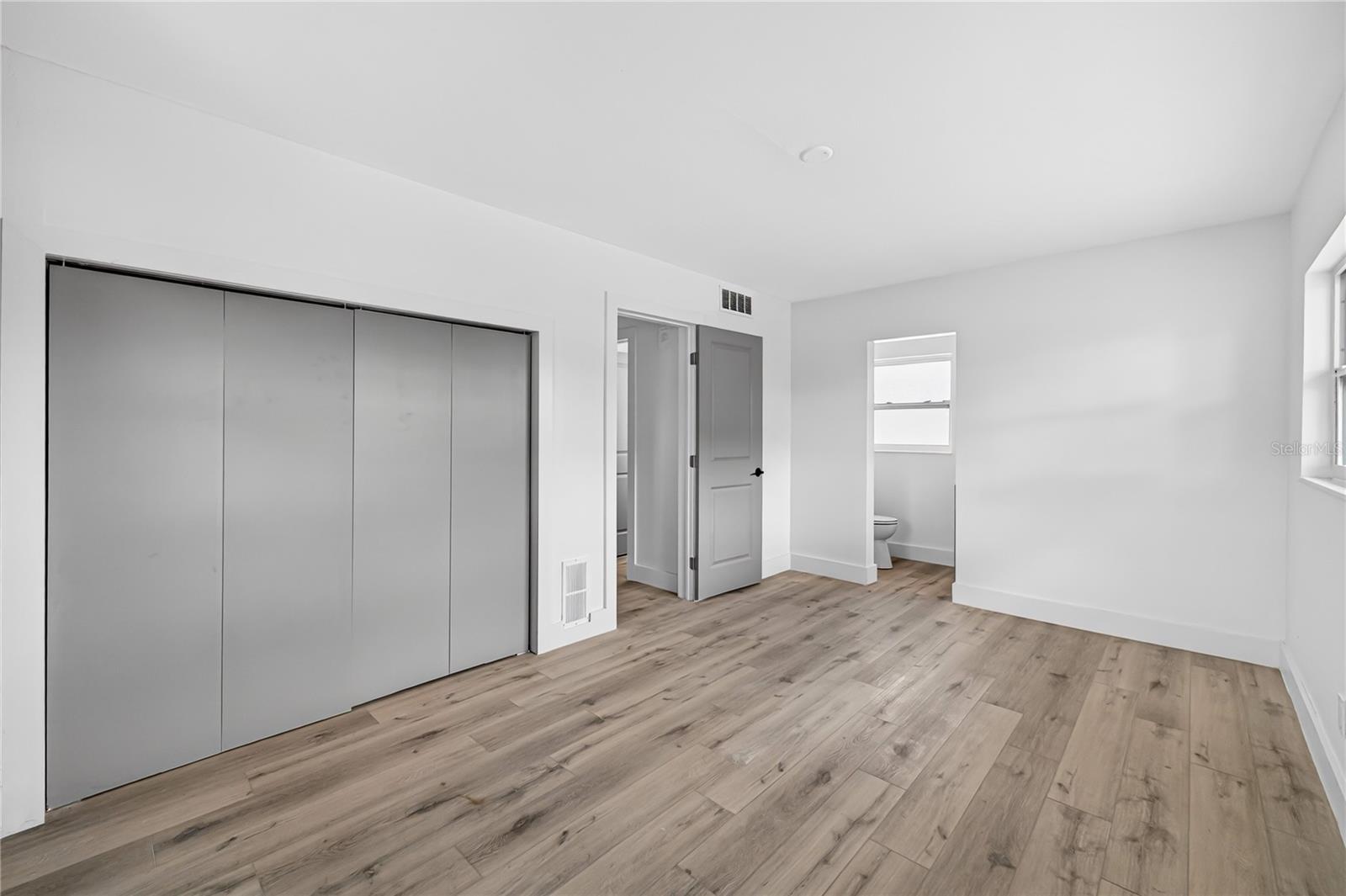 Image 11 of 16 For 2141 Indian Avenue S