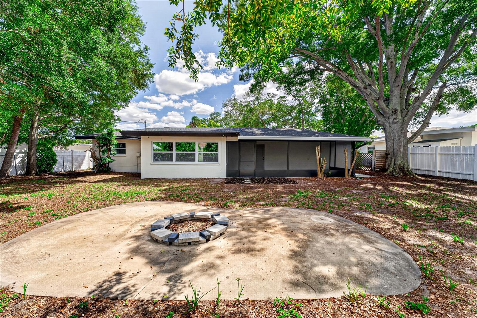 Image 15 of 16 For 2141 Indian Avenue S