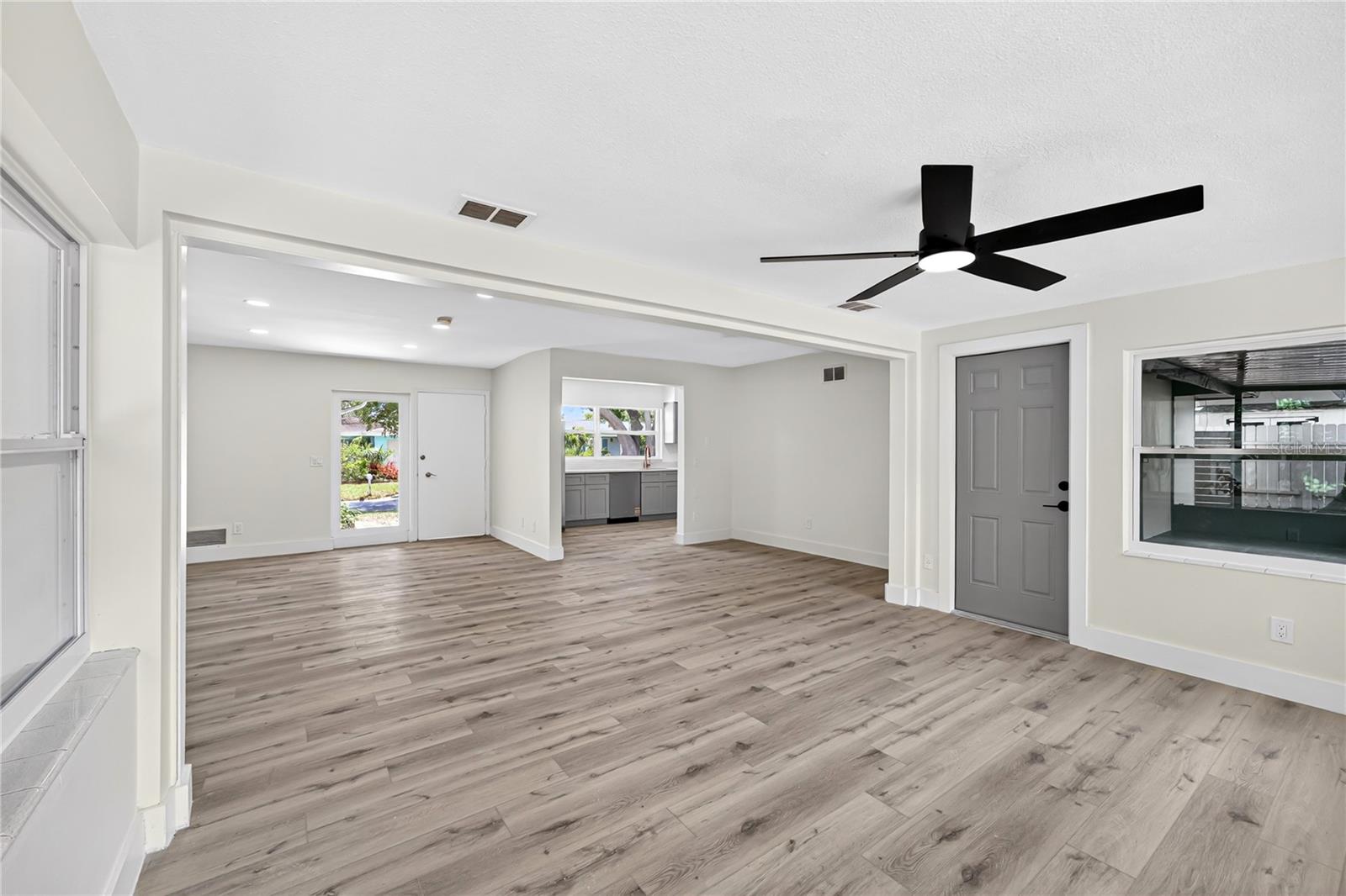 Image 6 of 16 For 2141 Indian Avenue S