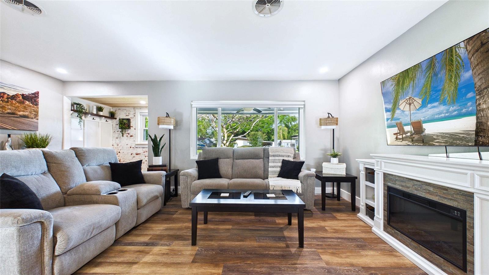 Image 11 of 56 For 101 Mercury Avenue