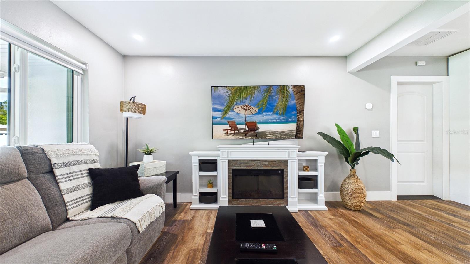 Image 12 of 56 For 101 Mercury Avenue