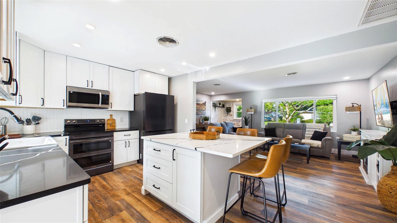 Image 16 of 56 For 101 Mercury Avenue